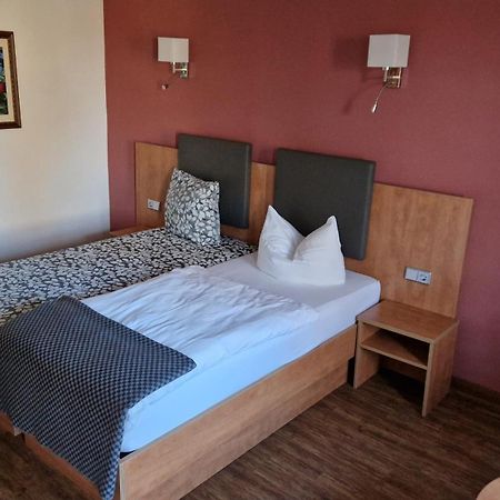 Hotel Garni Demmel & Cie Rohrsheim ภายนอก รูปภาพ