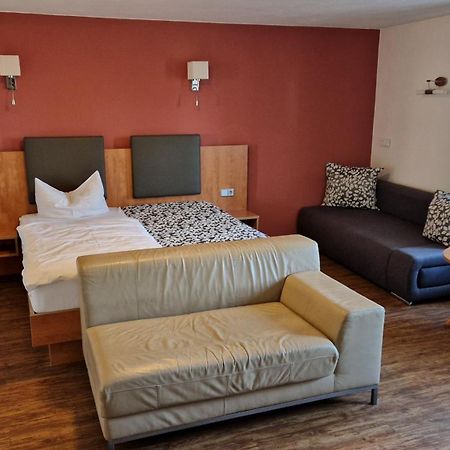 Hotel Garni Demmel & Cie Rohrsheim ภายนอก รูปภาพ