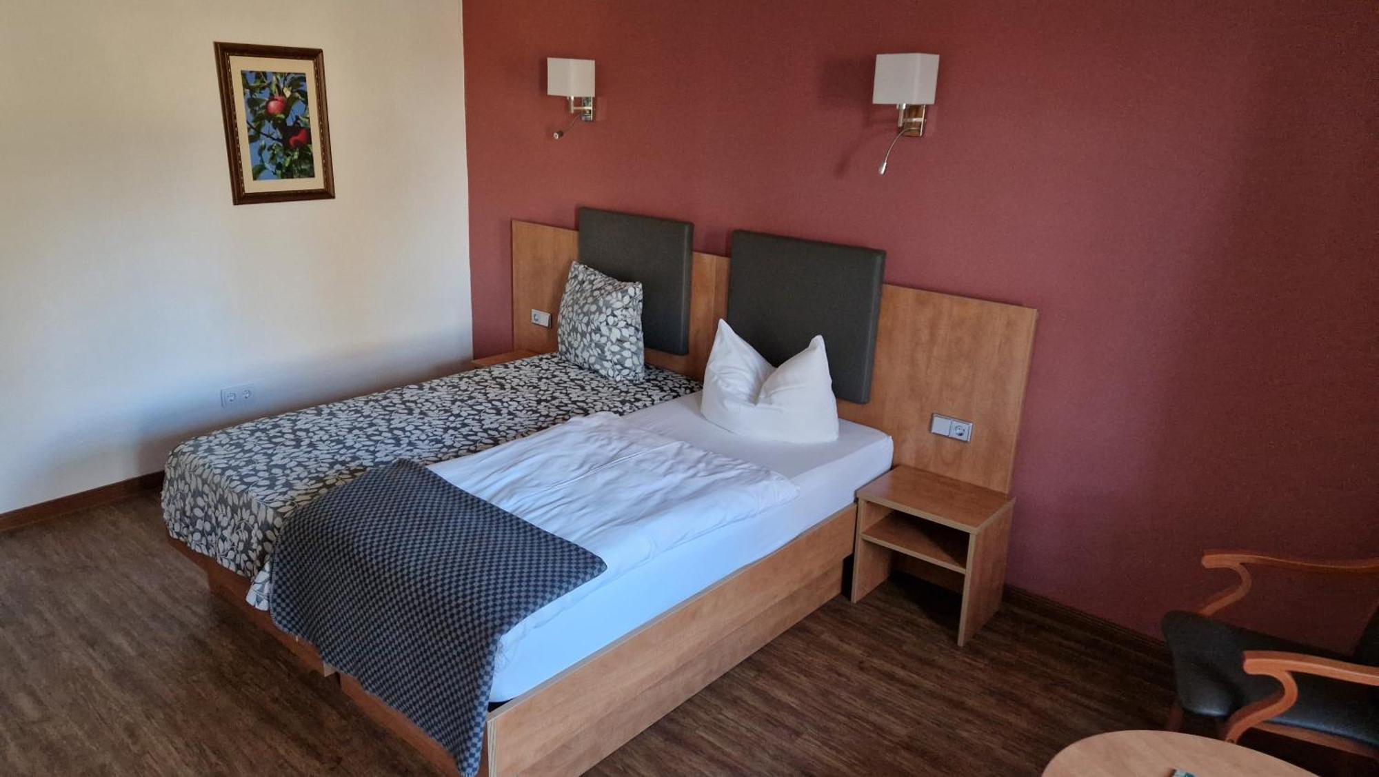 Hotel Garni Demmel & Cie Rohrsheim ภายนอก รูปภาพ