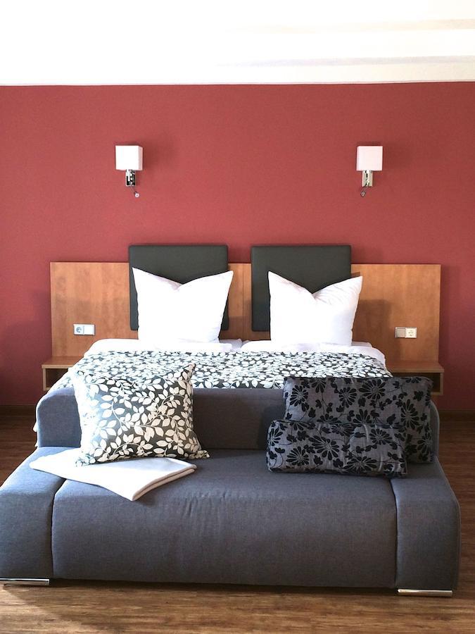 Hotel Garni Demmel & Cie Rohrsheim ภายนอก รูปภาพ